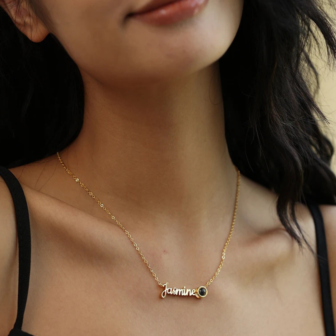 Collar con nombre personalizado y con proyección de foto