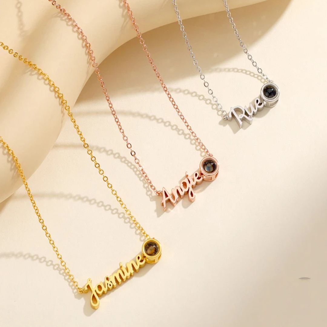 Collar con nombre personalizado y con proyección de foto